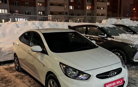 Hyundai Solaris II рестайлинг, 2012 год, 900 000 рублей, 1 фотография