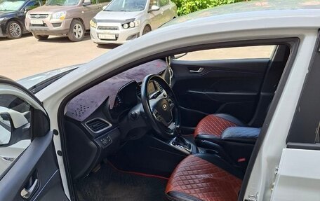 Hyundai Solaris II рестайлинг, 2018 год, 680 000 рублей, 3 фотография
