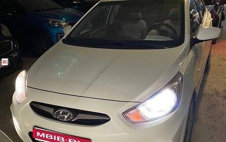 Hyundai Solaris II рестайлинг, 2012 год, 900 000 рублей, 2 фотография