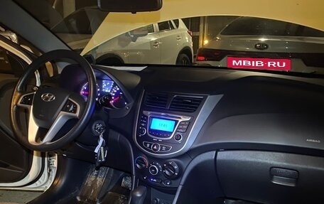 Hyundai Solaris II рестайлинг, 2012 год, 900 000 рублей, 4 фотография