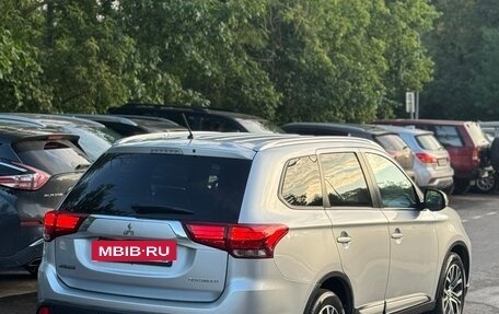 Mitsubishi Outlander III рестайлинг 3, 2016 год, 1 900 000 рублей, 6 фотография