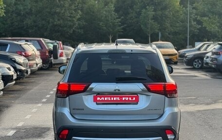 Mitsubishi Outlander III рестайлинг 3, 2016 год, 1 900 000 рублей, 5 фотография