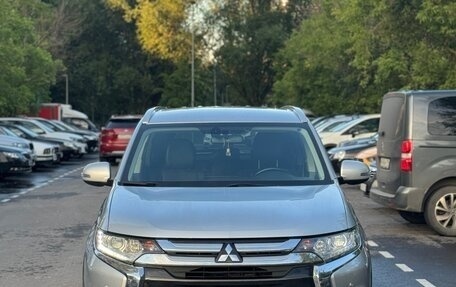 Mitsubishi Outlander III рестайлинг 3, 2016 год, 1 900 000 рублей, 2 фотография