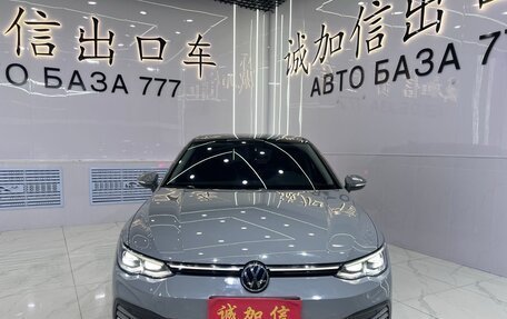 Volkswagen Golf VIII, 2023 год, 1 820 000 рублей, 2 фотография