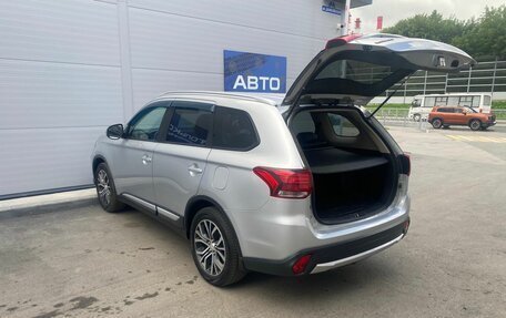 Mitsubishi Outlander III рестайлинг 3, 2016 год, 1 996 000 рублей, 9 фотография