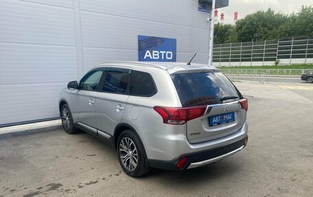 Mitsubishi Outlander III рестайлинг 3, 2016 год, 1 996 000 рублей, 10 фотография