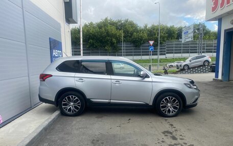 Mitsubishi Outlander III рестайлинг 3, 2016 год, 1 996 000 рублей, 4 фотография