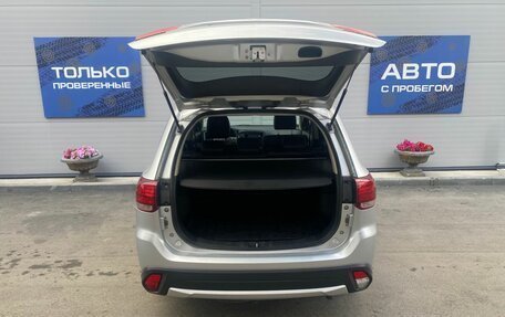 Mitsubishi Outlander III рестайлинг 3, 2016 год, 1 996 000 рублей, 8 фотография