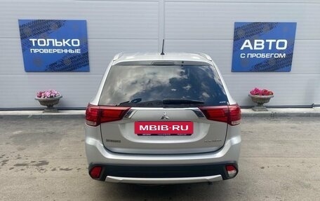 Mitsubishi Outlander III рестайлинг 3, 2016 год, 1 996 000 рублей, 7 фотография