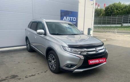 Mitsubishi Outlander III рестайлинг 3, 2016 год, 1 996 000 рублей, 3 фотография