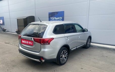 Mitsubishi Outlander III рестайлинг 3, 2016 год, 1 996 000 рублей, 6 фотография