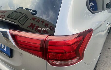 Mitsubishi Outlander III рестайлинг 3, 2016 год, 1 996 000 рублей, 15 фотография
