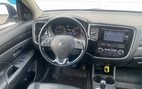Mitsubishi Outlander III рестайлинг 3, 2016 год, 1 996 000 рублей, 23 фотография