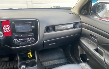 Mitsubishi Outlander III рестайлинг 3, 2016 год, 1 996 000 рублей, 24 фотография