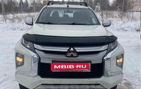 Mitsubishi L200 IV рестайлинг, 2020 год, 2 400 000 рублей, 3 фотография
