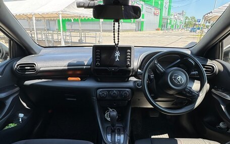 Toyota Yaris, 2020 год, 1 090 000 рублей, 9 фотография