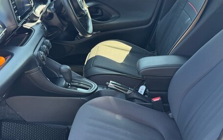 Toyota Yaris, 2020 год, 1 090 000 рублей, 11 фотография