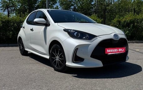 Toyota Yaris, 2020 год, 1 090 000 рублей, 2 фотография