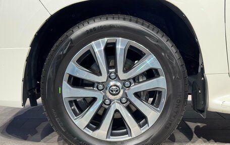 Toyota Land Cruiser 200, 2017 год, 5 850 000 рублей, 11 фотография