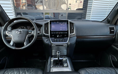 Toyota Land Cruiser 200, 2017 год, 5 850 000 рублей, 12 фотография