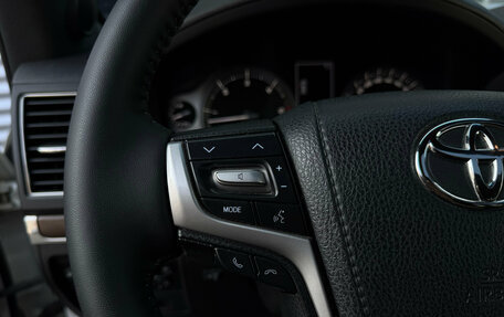 Toyota Land Cruiser 200, 2017 год, 5 850 000 рублей, 16 фотография