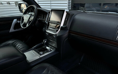 Toyota Land Cruiser 200, 2017 год, 5 850 000 рублей, 31 фотография
