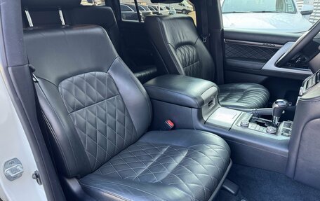 Toyota Land Cruiser 200, 2017 год, 5 850 000 рублей, 32 фотография