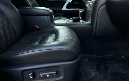 Toyota Land Cruiser 200, 2017 год, 5 850 000 рублей, 33 фотография