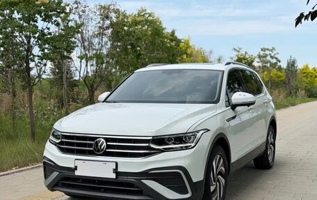 Volkswagen Tiguan II, 2022 год, 2 478 000 рублей, 1 фотография