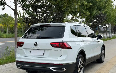 Volkswagen Tiguan II, 2022 год, 2 478 000 рублей, 6 фотография