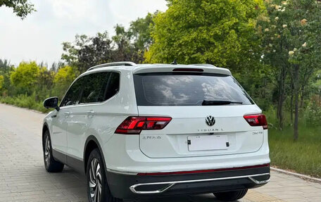 Volkswagen Tiguan II, 2022 год, 2 478 000 рублей, 4 фотография