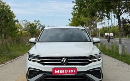Volkswagen Tiguan II, 2022 год, 2 478 000 рублей, 2 фотография