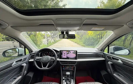 Volkswagen Tiguan II, 2022 год, 2 478 000 рублей, 13 фотография