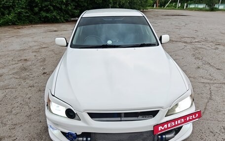 Toyota Altezza, 2001 год, 1 900 000 рублей, 2 фотография