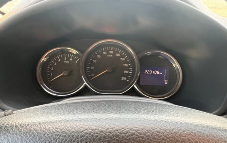 Renault Logan II, 2016 год, 650 000 рублей, 8 фотография
