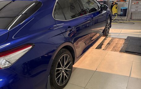 Toyota Camry, 2021 год, 3 300 000 рублей, 5 фотография