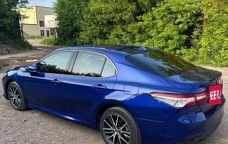 Toyota Camry, 2021 год, 3 300 000 рублей, 2 фотография