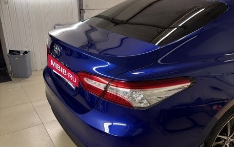 Toyota Camry, 2021 год, 3 300 000 рублей, 6 фотография