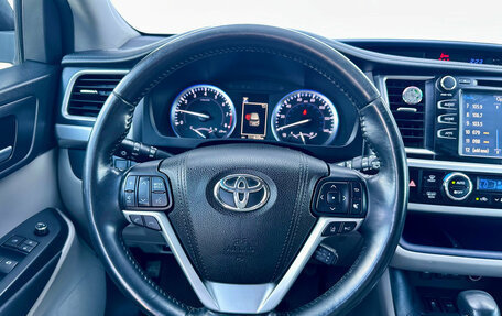 Toyota Highlander III, 2017 год, 3 190 000 рублей, 12 фотография