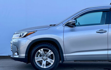 Toyota Highlander III, 2017 год, 3 190 000 рублей, 4 фотография