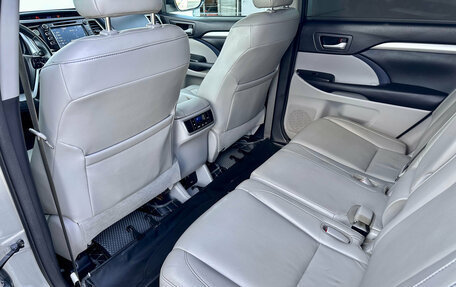 Toyota Highlander III, 2017 год, 3 190 000 рублей, 14 фотография