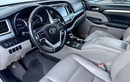 Toyota Highlander III, 2017 год, 3 190 000 рублей, 13 фотография