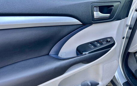Toyota Highlander III, 2017 год, 3 190 000 рублей, 15 фотография