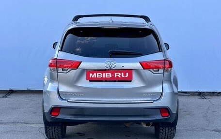 Toyota Highlander III, 2017 год, 3 190 000 рублей, 8 фотография