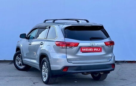 Toyota Highlander III, 2017 год, 3 190 000 рублей, 7 фотография