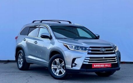 Toyota Highlander III, 2017 год, 3 190 000 рублей, 3 фотография