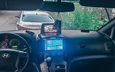 Hyundai H-1 II рестайлинг, 2010 год, 700 000 рублей, 3 фотография