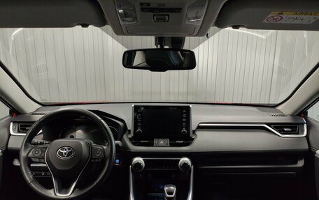 Toyota RAV4, 2021 год, 3 450 000 рублей, 8 фотография