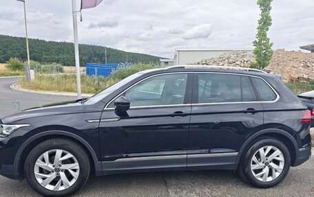 Volkswagen Tiguan II, 2023 год, 3 390 000 рублей, 2 фотография