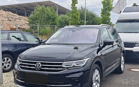 Volkswagen Tiguan II, 2023 год, 3 390 000 рублей, 6 фотография